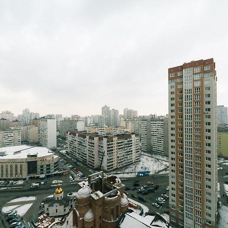 Cozy Apartment On Gmyri 12B Near Metro Poznyaki Kiev Exteriör bild