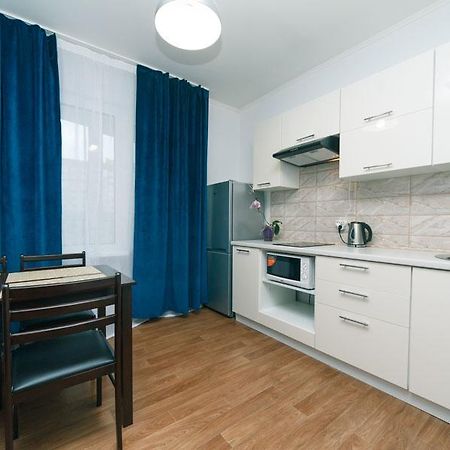 Cozy Apartment On Gmyri 12B Near Metro Poznyaki Kiev Exteriör bild