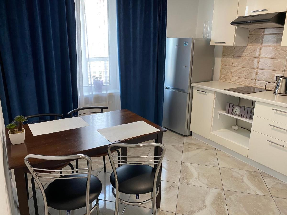 Cozy Apartment On Gmyri 12B Near Metro Poznyaki Kiev Exteriör bild